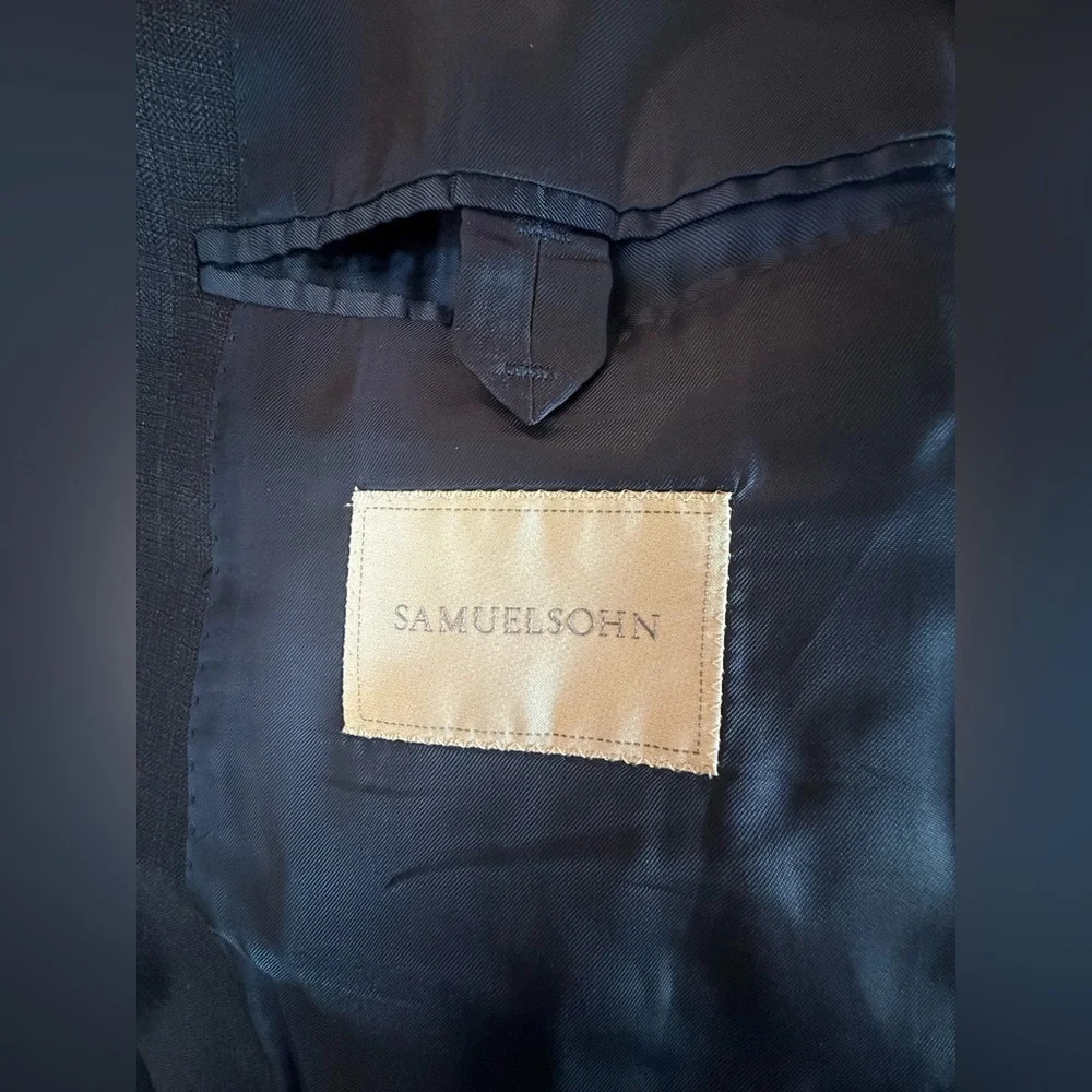 Samuelsohn. Midnight Blue Wool Blazer. Size 42 Long.